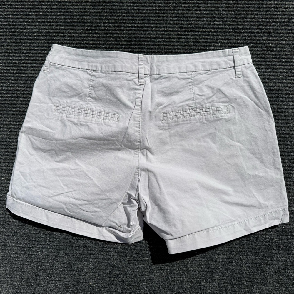 Old Navy Women’s Khaki Shorts
5” inseam - Picture 2 of 2